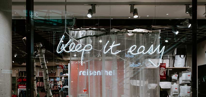 A sign that reads "Keep it easy".